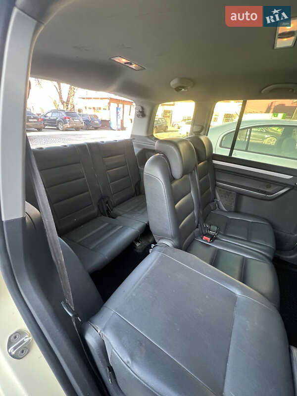 Volkswagen Touran 2011