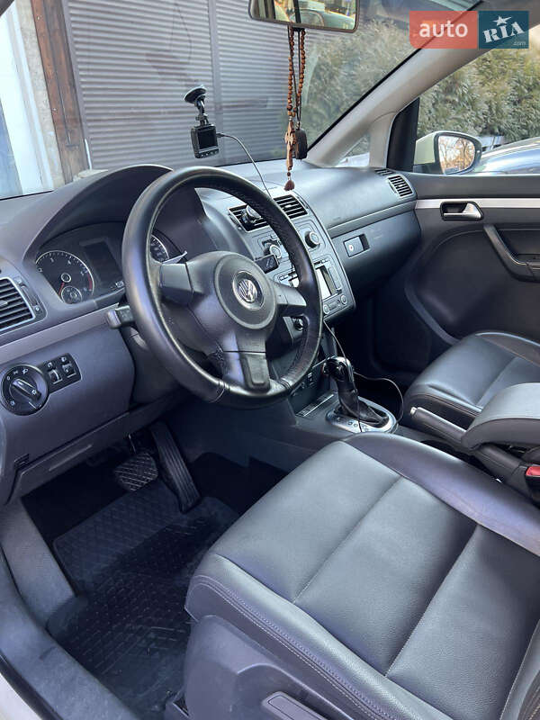 Volkswagen Touran 2011