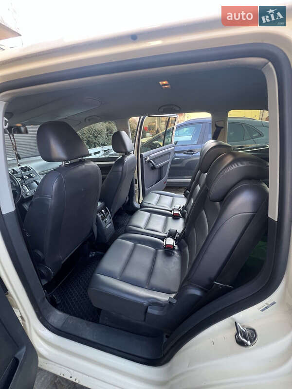 Volkswagen Touran 2011