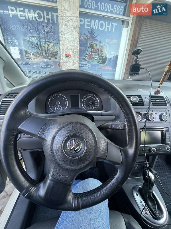 Volkswagen Touran 2011