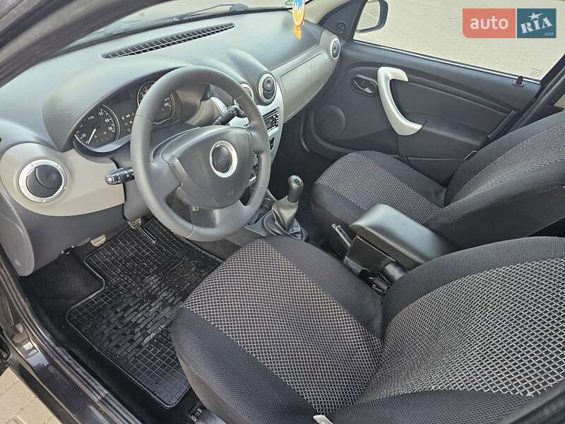 Dacia Logan 2012