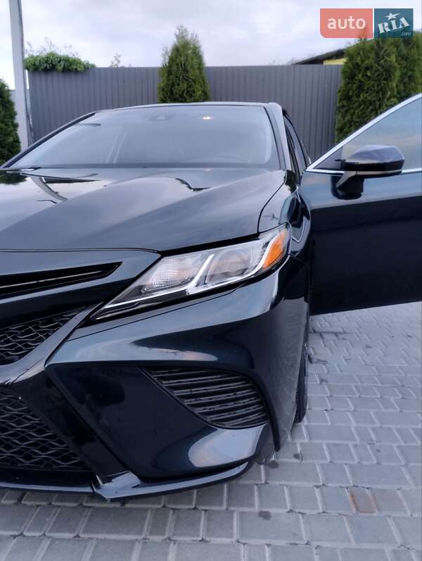 Toyota Camry 2019