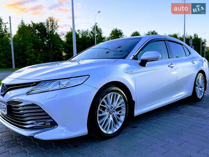 Toyota Camry 2019