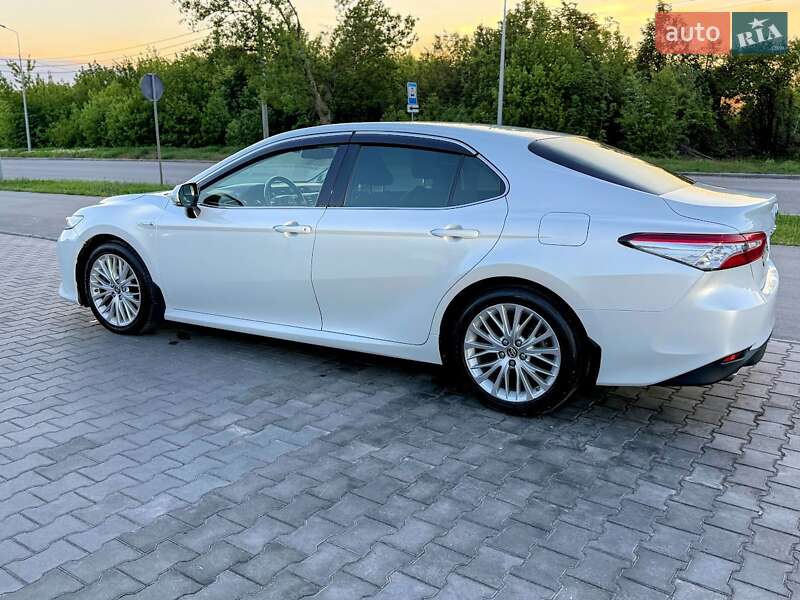Toyota Camry 2019