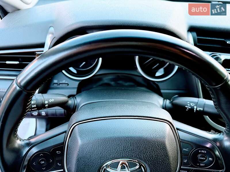 Toyota Camry 2019