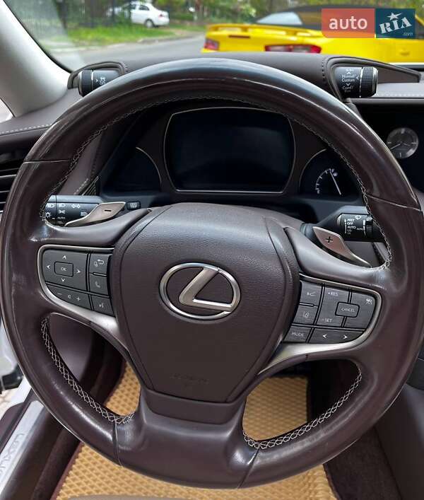 Lexus-5