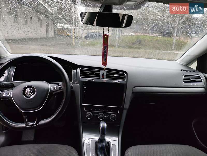 Volkswagen e-Golf 2017