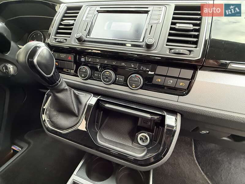 Volkswagen Caravelle 2019