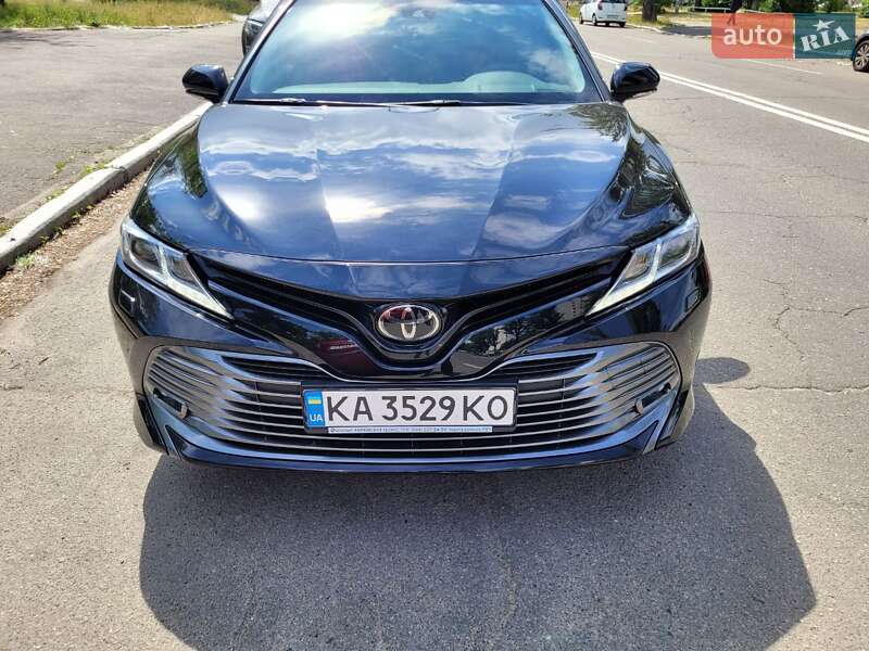 Toyota Camry 2019