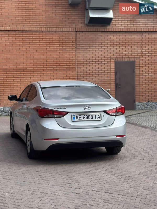 Hyundai Elantra 2015