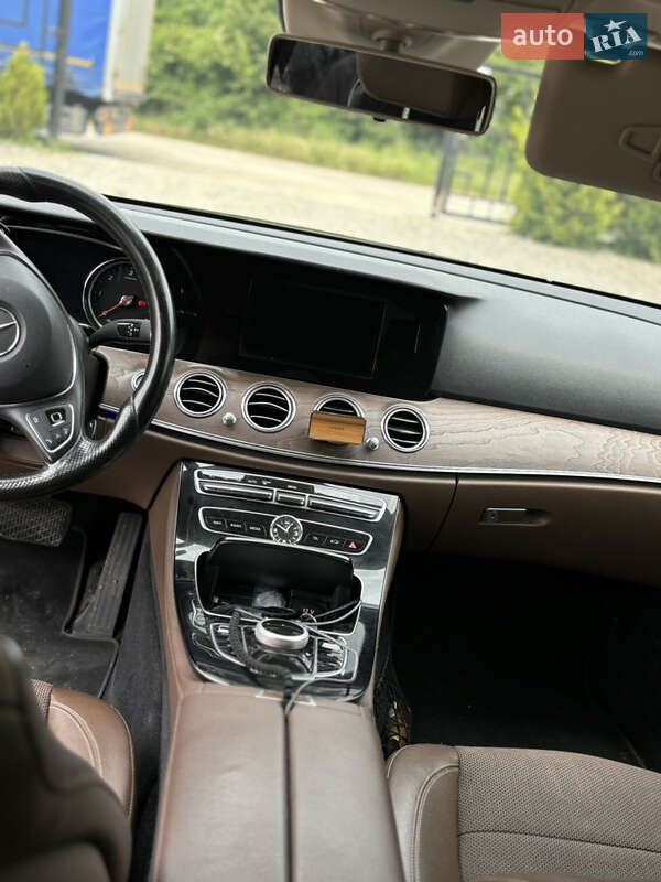 Mercedes-Benz-13