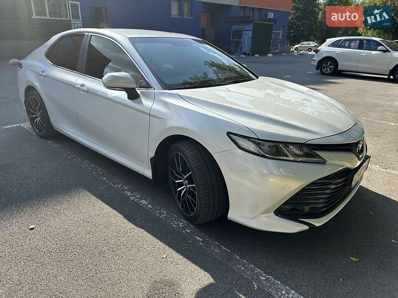 Toyota Camry 2019