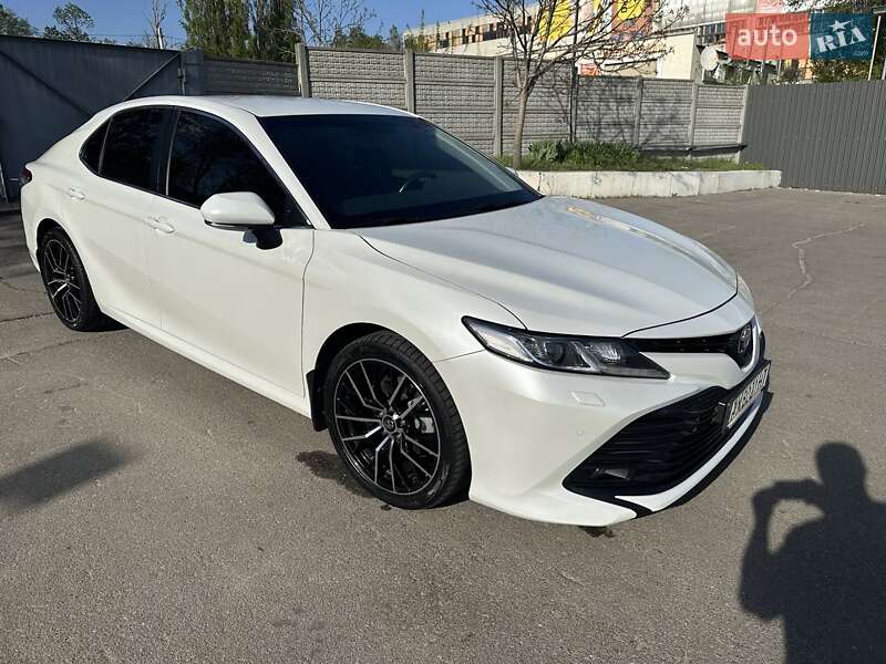 Toyota Camry 2019