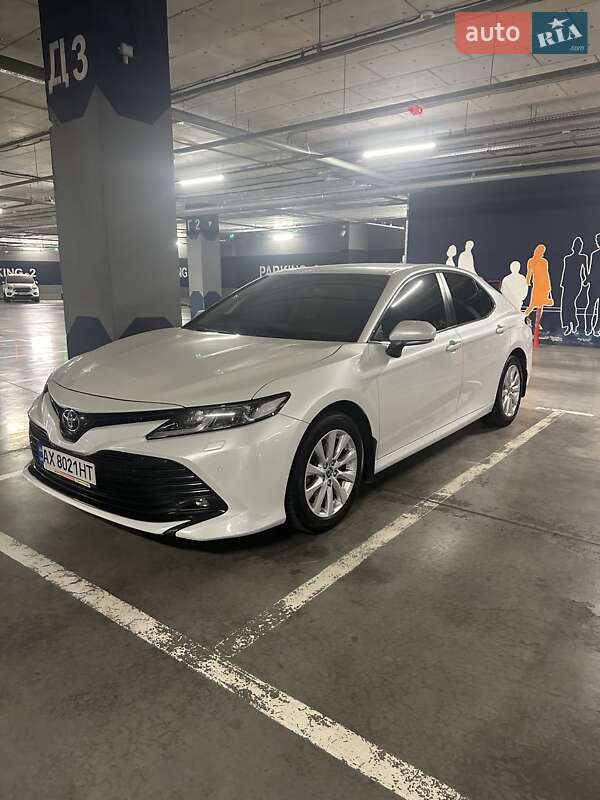 Toyota Camry 2019