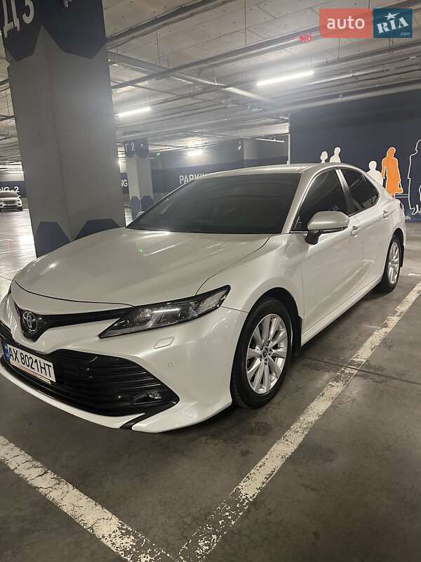 Toyota Camry 2019