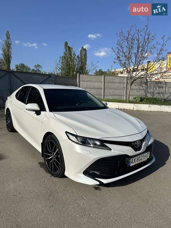 Toyota Camry 2019