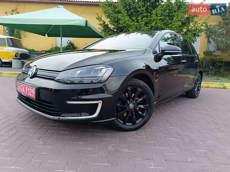 Volkswagen e-Golf 2015
