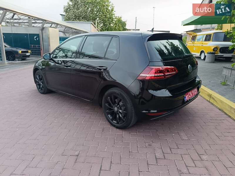 Volkswagen e-Golf 2015