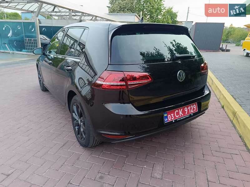 Volkswagen e-Golf 2015