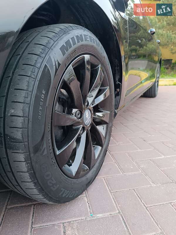 Volkswagen e-Golf 2015