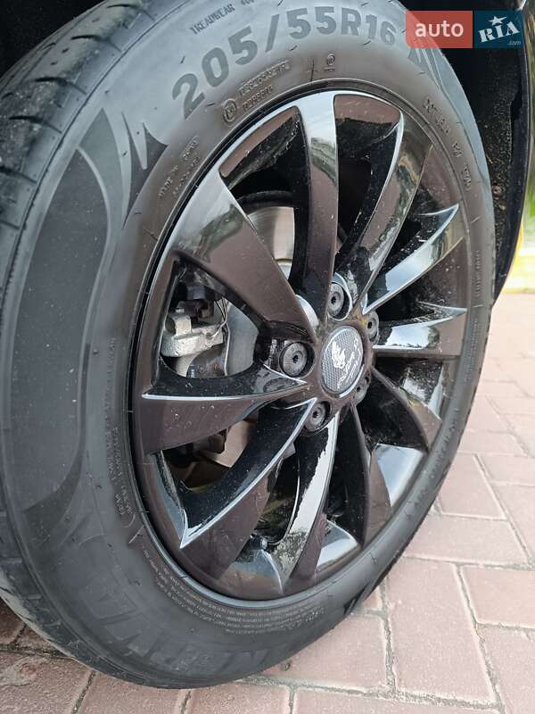 Volkswagen e-Golf 2015