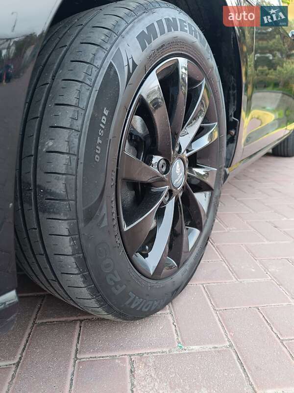 Volkswagen e-Golf 2015