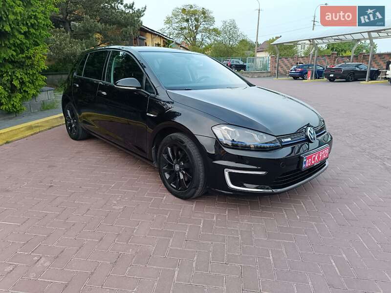 Volkswagen e-Golf 2015