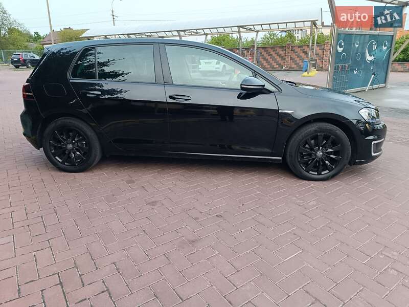 Volkswagen e-Golf 2015