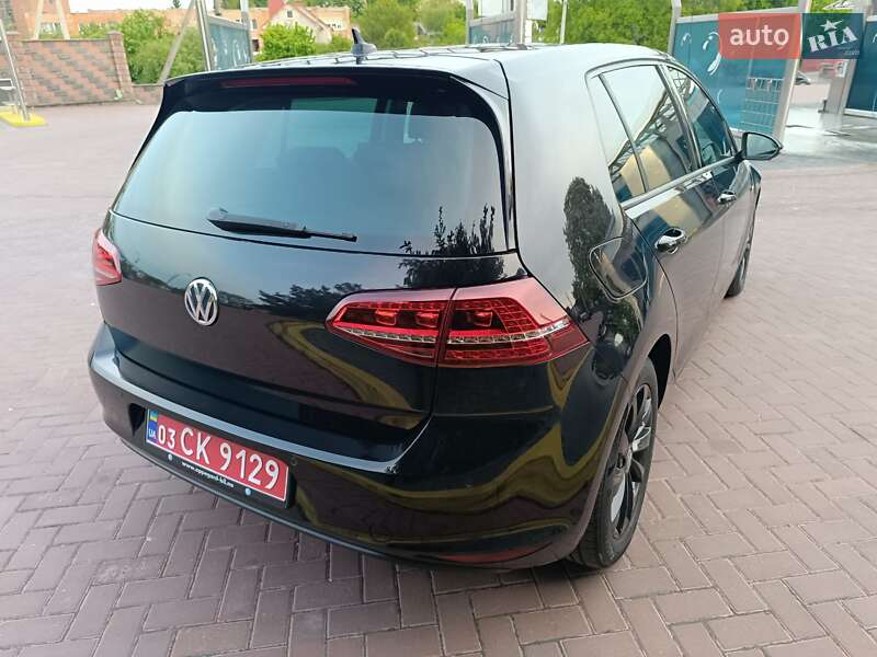 Volkswagen e-Golf 2015