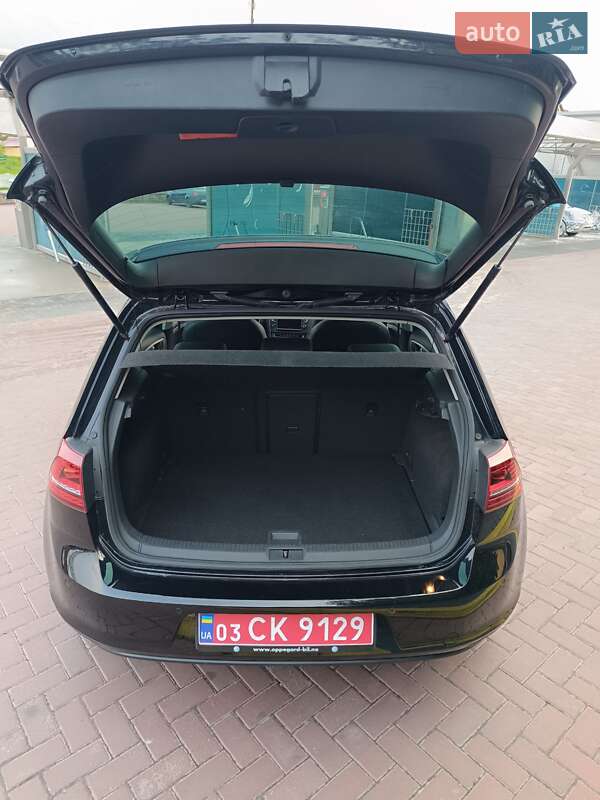 Volkswagen e-Golf 2015