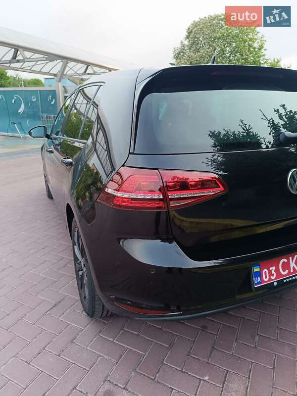 Volkswagen e-Golf 2015