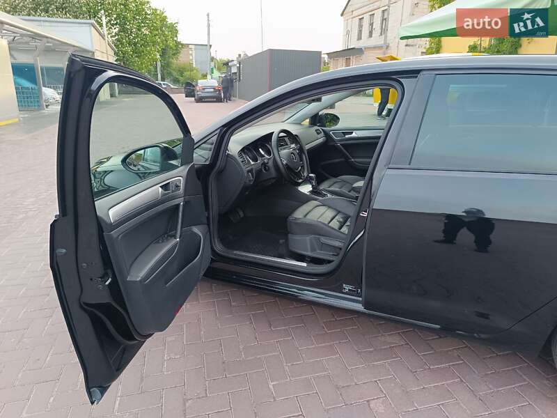 Volkswagen e-Golf 2015