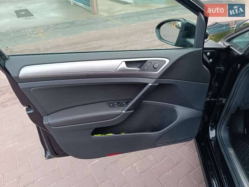 Volkswagen e-Golf 2015