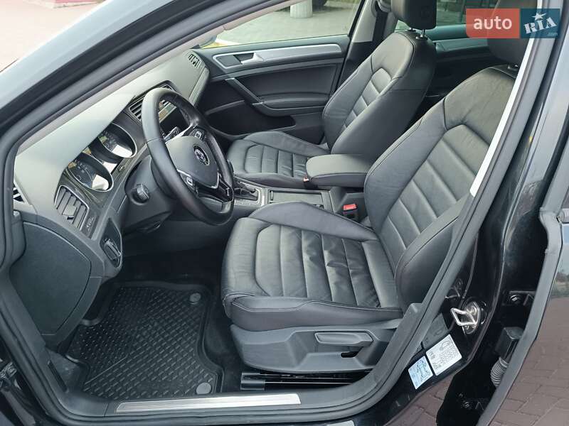 Volkswagen e-Golf 2015