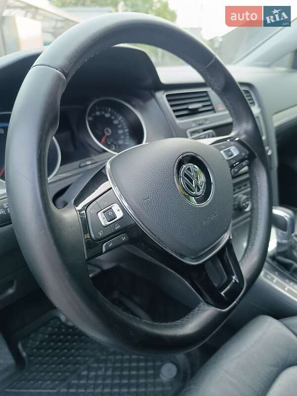 Volkswagen e-Golf 2015