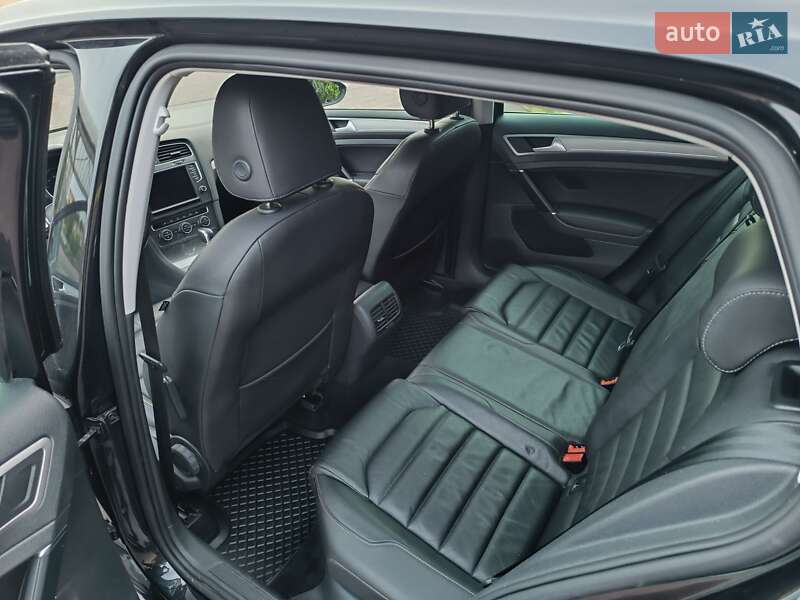 Volkswagen e-Golf 2015