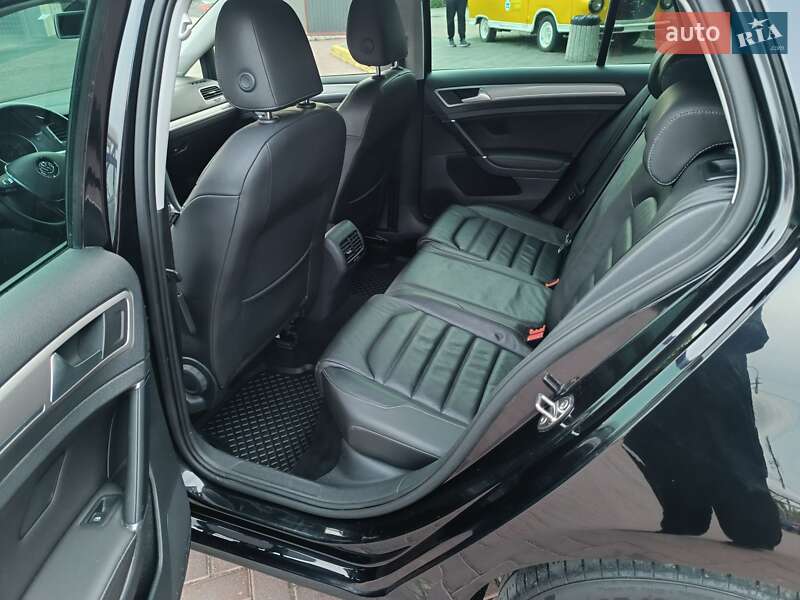 Volkswagen e-Golf 2015