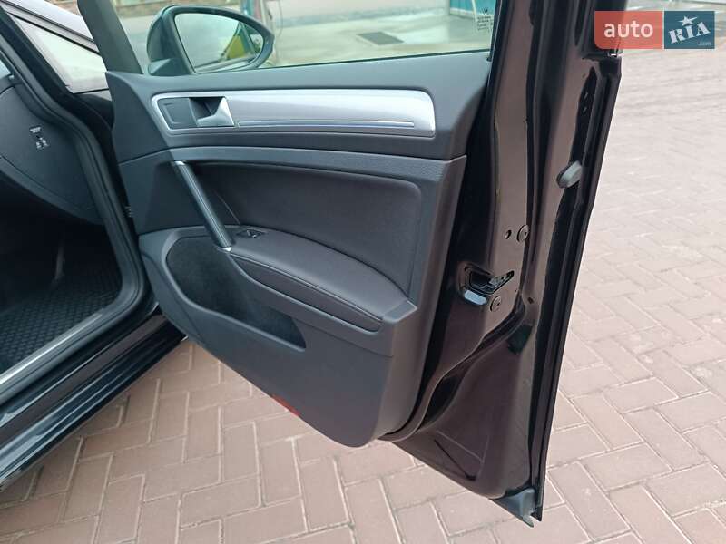 Volkswagen e-Golf 2015