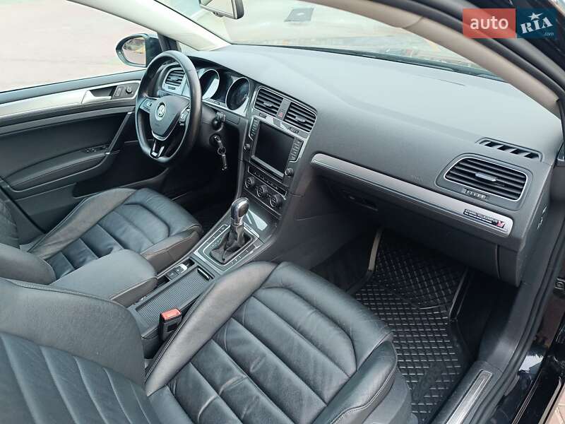 Volkswagen e-Golf 2015