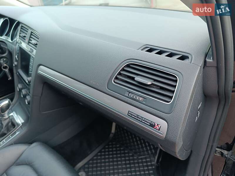 Volkswagen e-Golf 2015