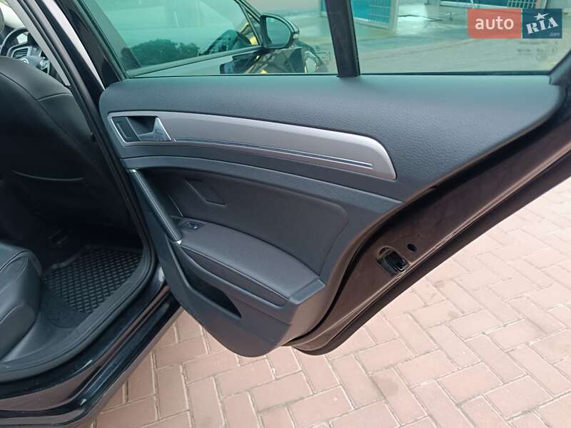 Volkswagen e-Golf 2015