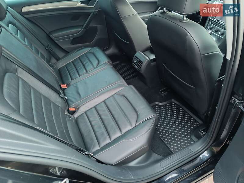 Volkswagen e-Golf 2015