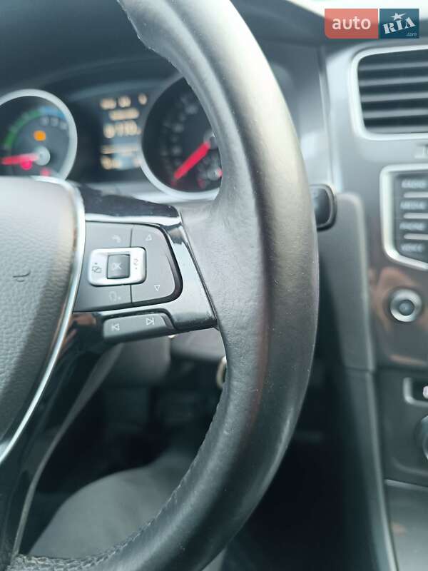 Volkswagen e-Golf 2015