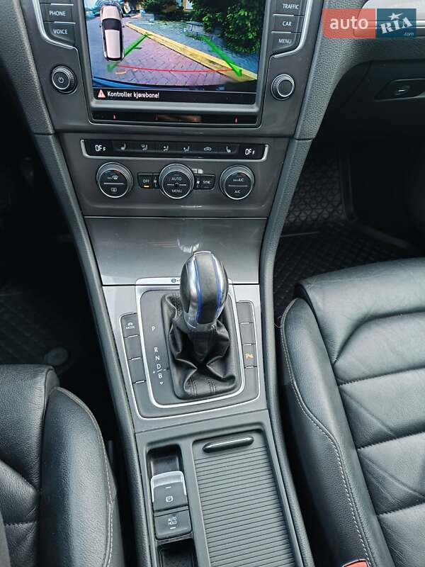 Volkswagen e-Golf 2015