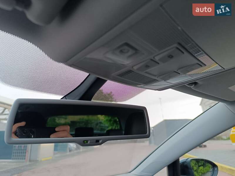 Volkswagen e-Golf 2015