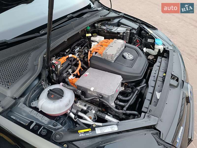 Volkswagen e-Golf 2015