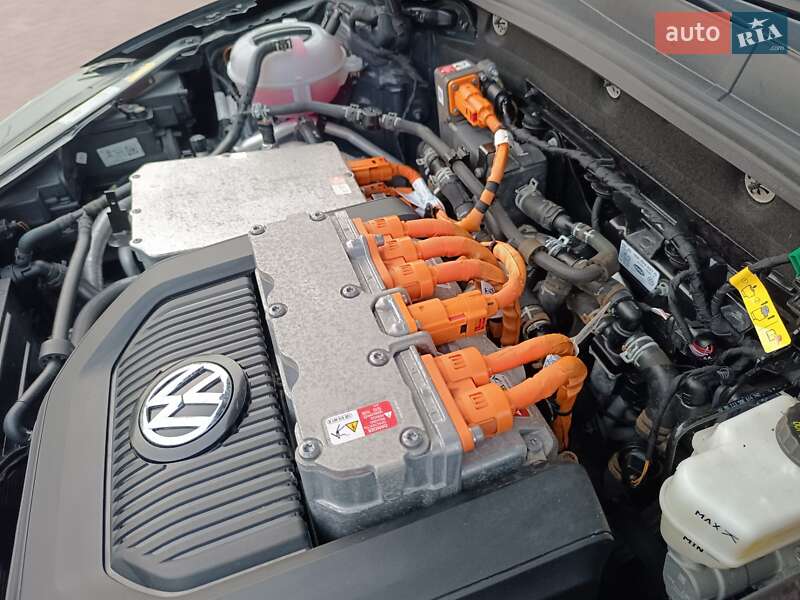 Volkswagen e-Golf 2015