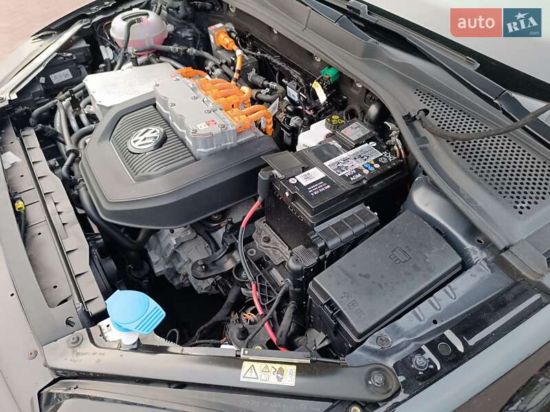 Volkswagen e-Golf 2015