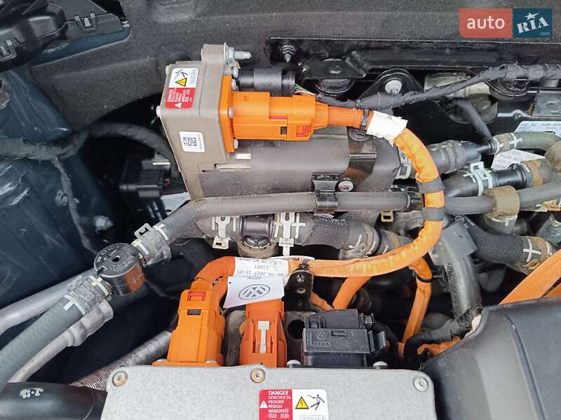 Volkswagen e-Golf 2015