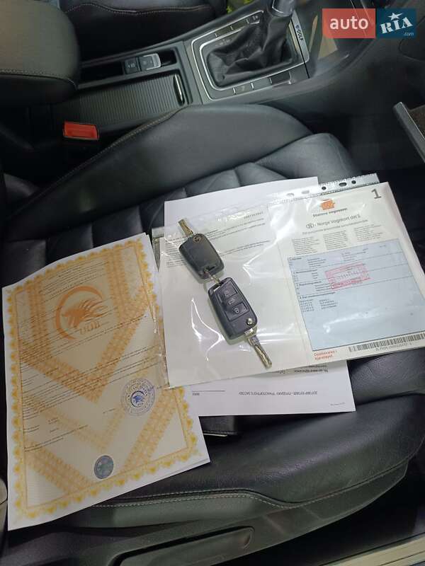 Volkswagen e-Golf 2015